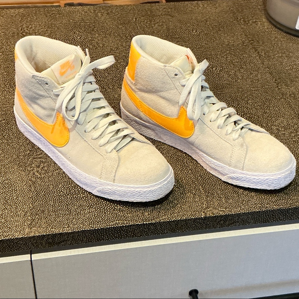Nike SB Zoom Blazer Mid in White/Laser Orange